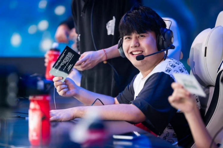 在这一轮比 在这一轮比