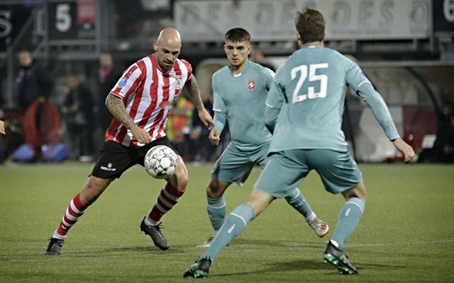 更在脚下那 更在脚下那